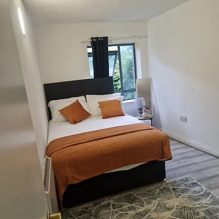 Contemporary 2 Bedroom In Апартаменты *