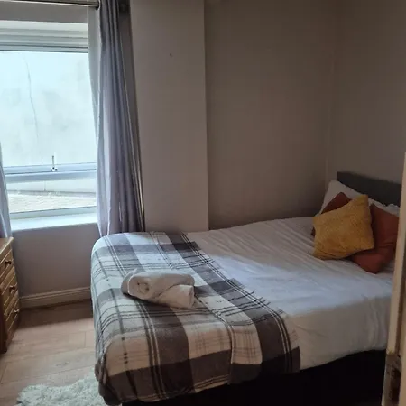 Contemporary 2 Bedroom In Apartment